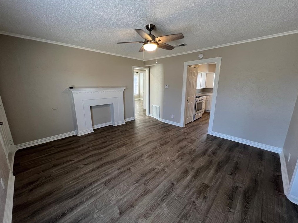 2423 Lolita Dr, Dallas TX  75227-8424 exterior