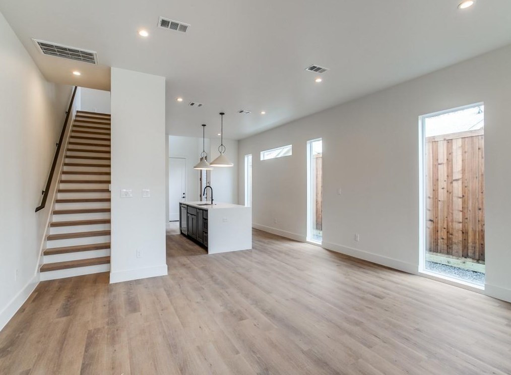 520 Wayne St, Dallas TX  75223-1641 exterior