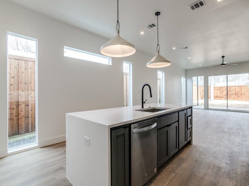 520 Wayne St, Dallas TX  75223-1641 exterior