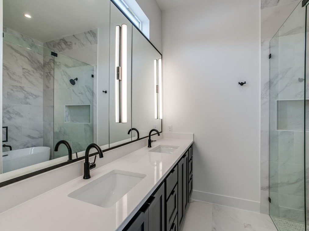 520 Wayne St, Dallas TX  75223-1641 exterior