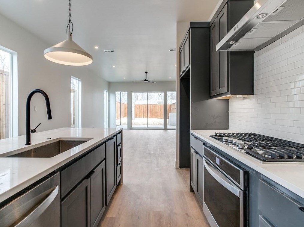 520 Wayne St, Dallas TX  75223-1641 exterior