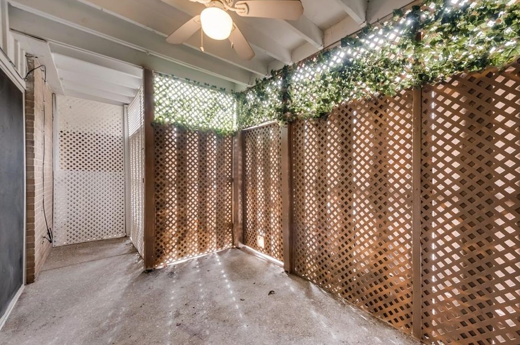 15935 Stillwood St, Dallas TX  75248-3554 exterior