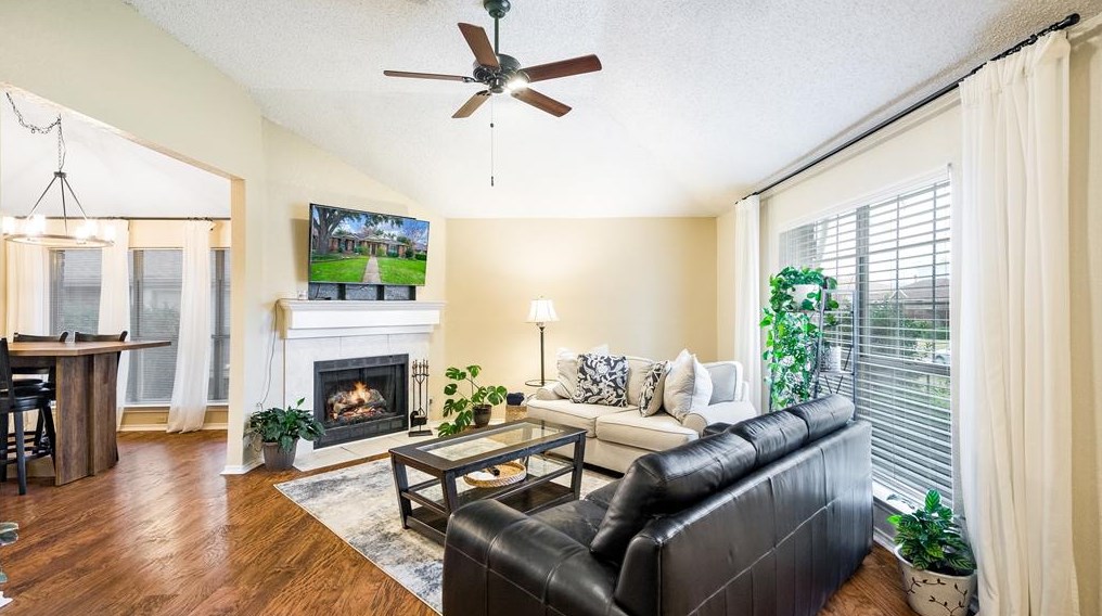 1308 Silver Maple Dr, Carrollton TX  75007-1036 exterior