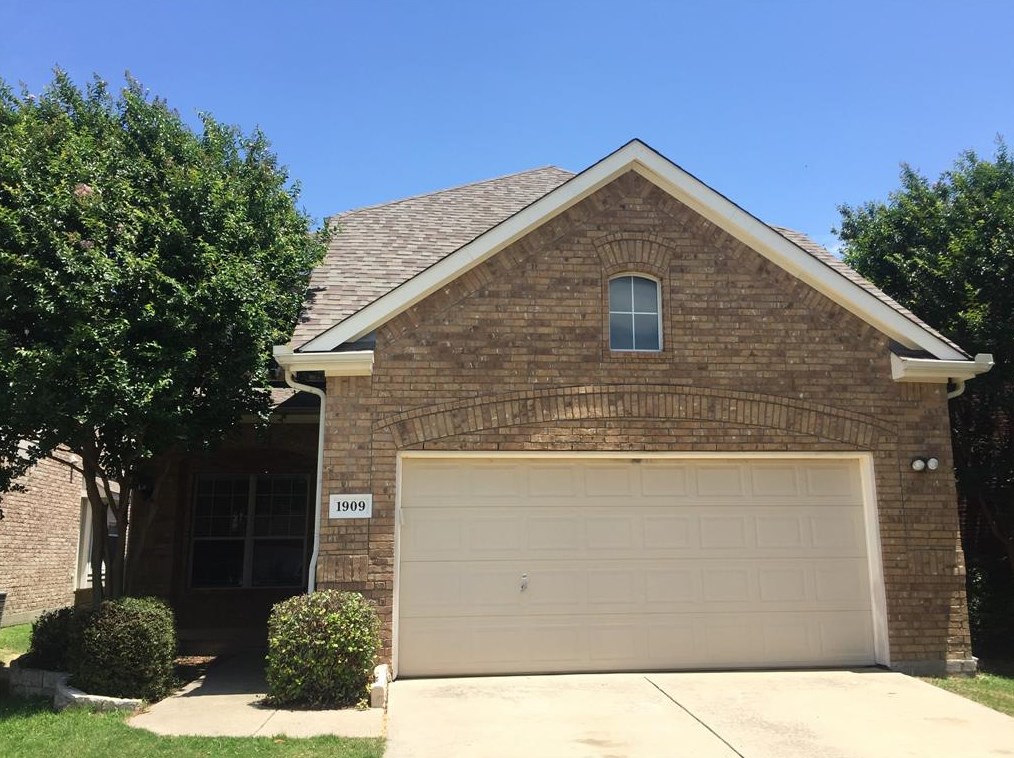 1909 Hopkins Dr, Mckinney TX  75070-2896 exterior