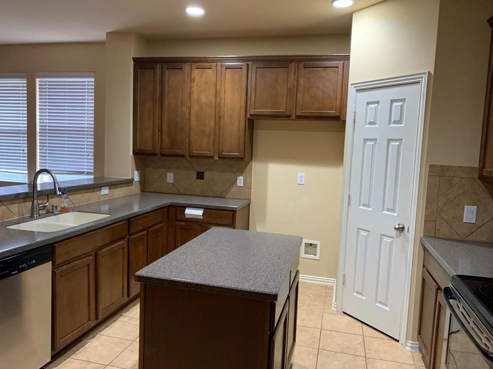 5740 Mariposa Dr, Mckinney TX  75070-6849 exterior