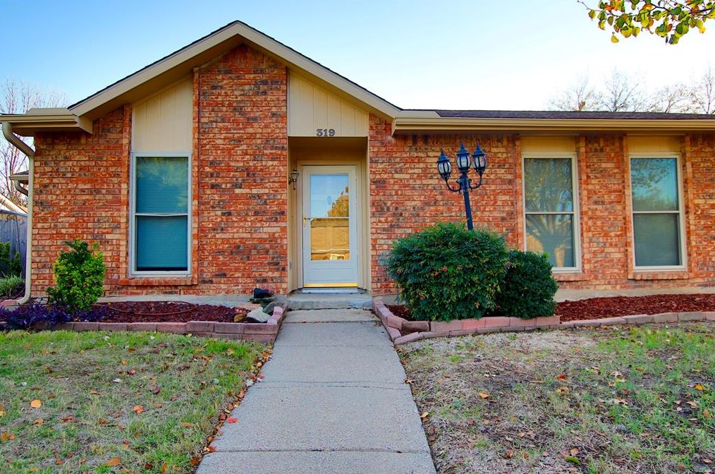 319 Willow Springs Dr, Coppell TX  75019-3358 exterior
