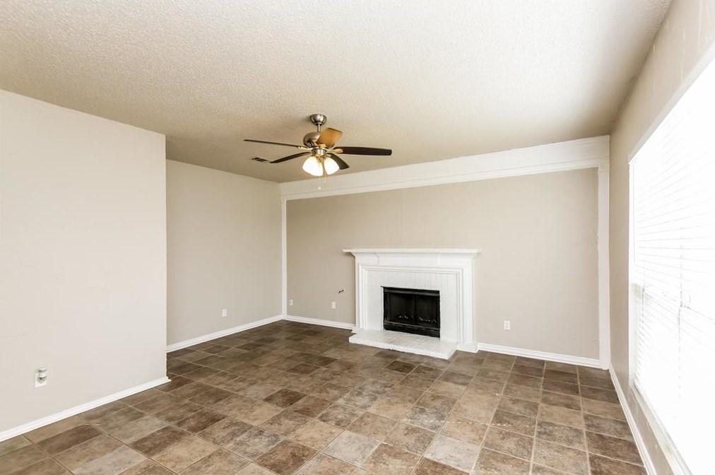 403 Newberry St, Grand Prairie TX  75052-3341 exterior