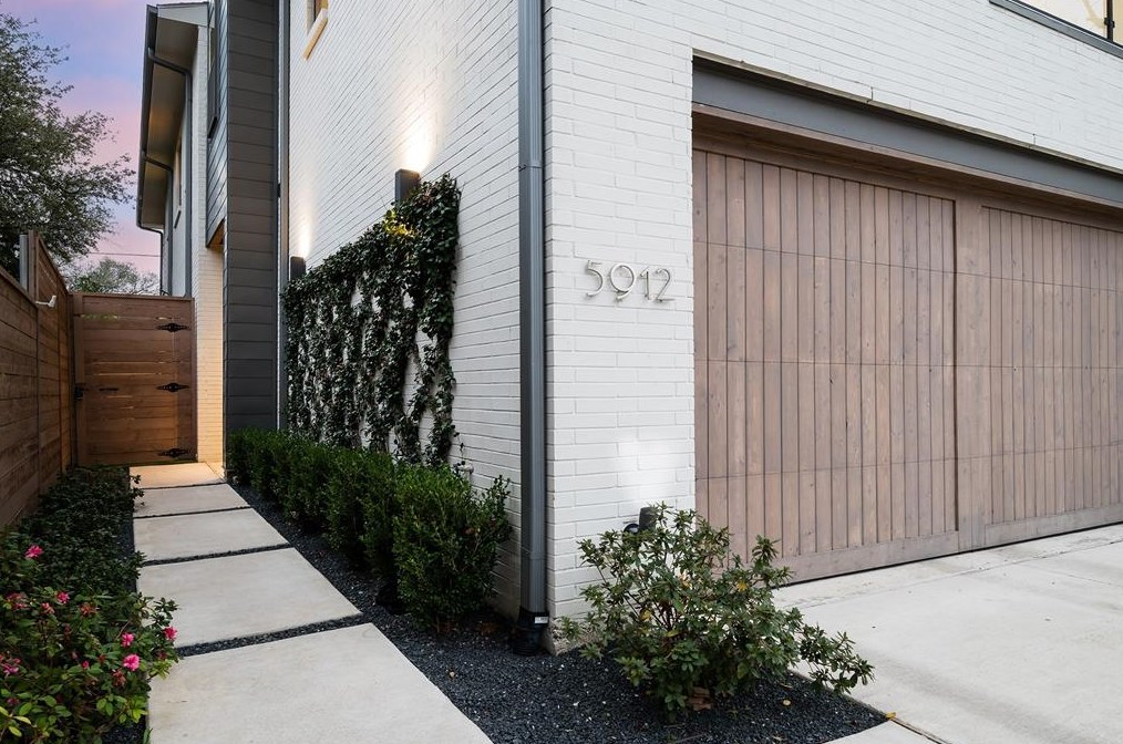 5912 Revere Pl, Dallas TX  75214-3098 exterior