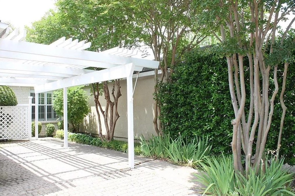 5537 Stoney Glen Dr, Mesquite TX  75150-1227 exterior