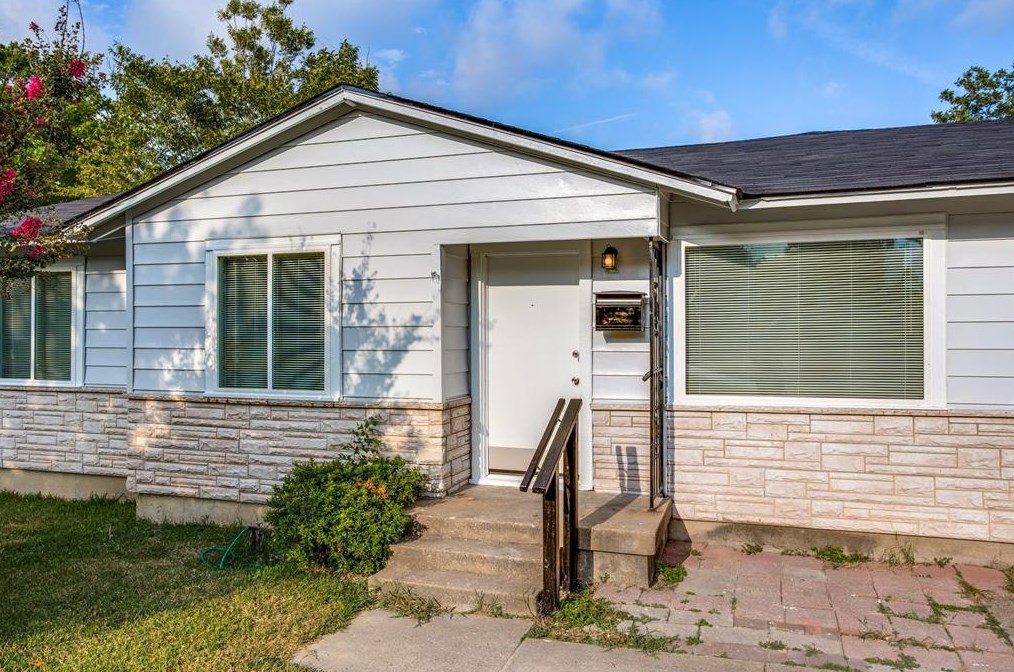 12107 Schroeder Rd, Dallas TX  75243-3648 exterior