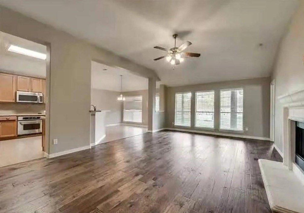 655 Campolina Dr, Grand Prairie TX  75052-2557 exterior