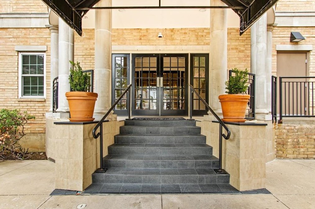 3400 Welborn St, Dallas TX  75219-5201 exterior