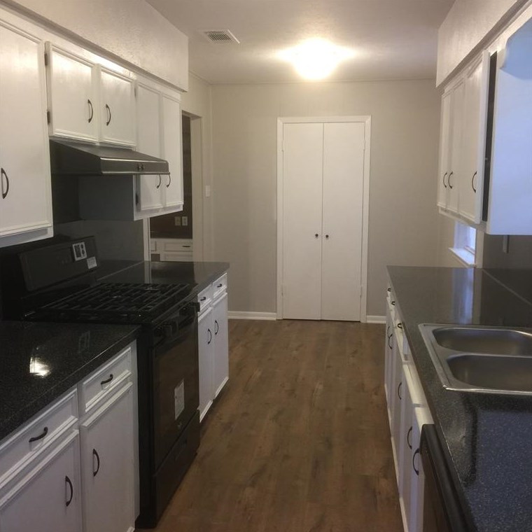 2226 Heather Glen Dr, Dallas TX  75232-2320 exterior