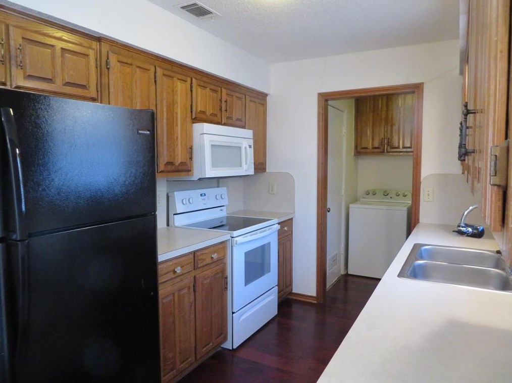 2001 Verde Dr, Oak Leaf TX  75154-8558 exterior