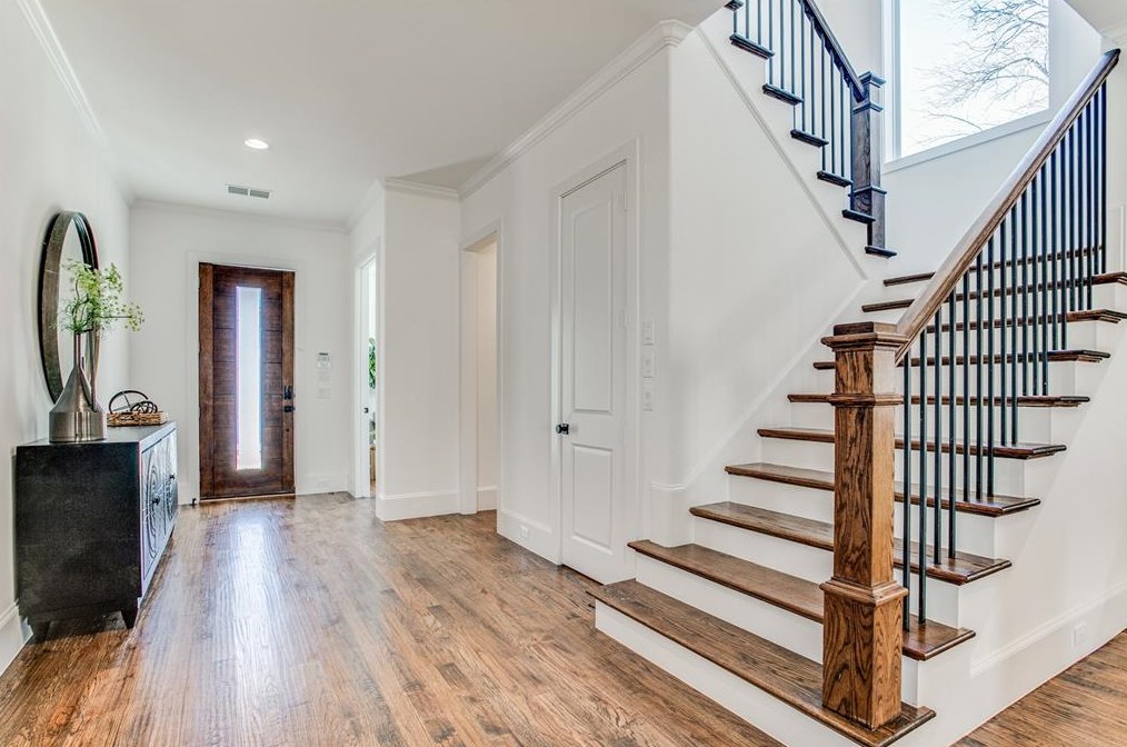 5843 Ln Vis Dr, Dallas TX 75214-4229 exterior