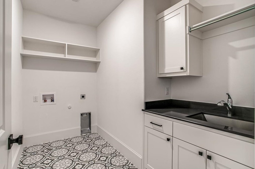 5843 Ln Vis Dr, Dallas TX 75214-4229 exterior