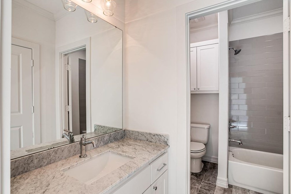 5843 Ln Vis Dr, Dallas TX 75214-4229 exterior