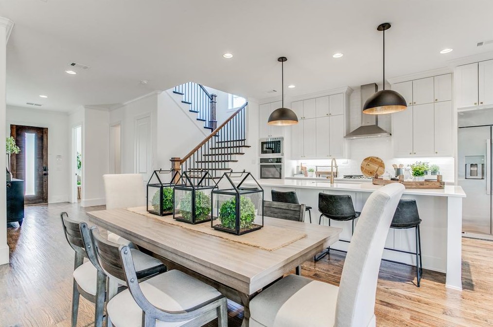 5843 Ln Vis Dr, Dallas TX 75214-4229 exterior