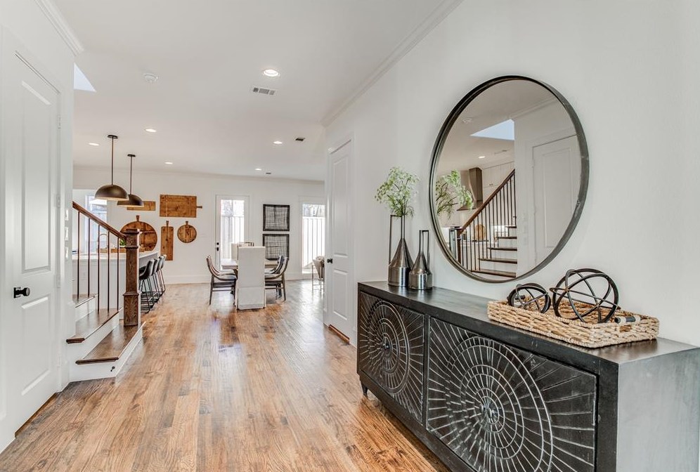 5843 Ln Vis Dr, Dallas TX 75214-4229 exterior