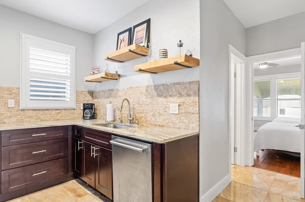 642 Tyler St, Dallas TX 75224-1325 exterior