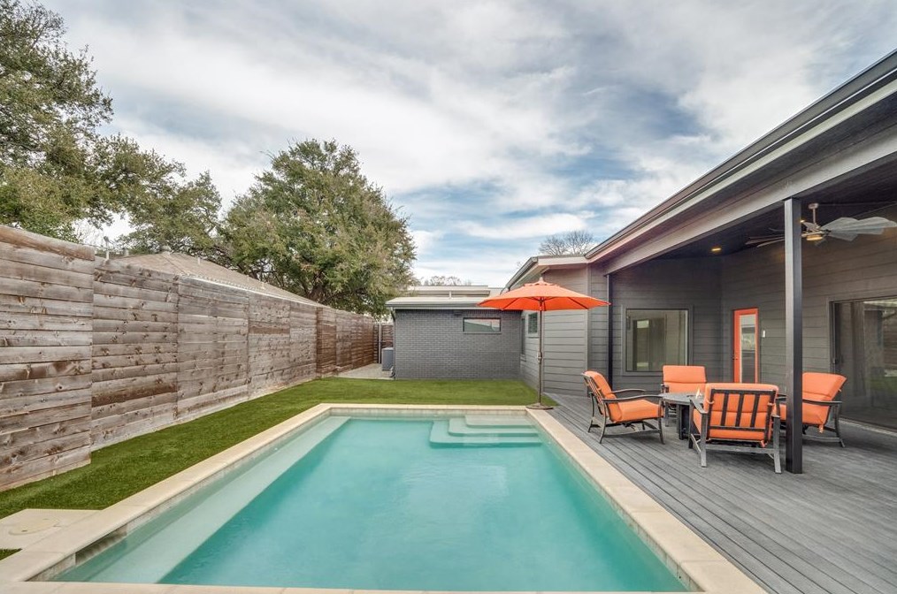 9831 Ontario Ln, Dallas TX 75220-1919 exterior