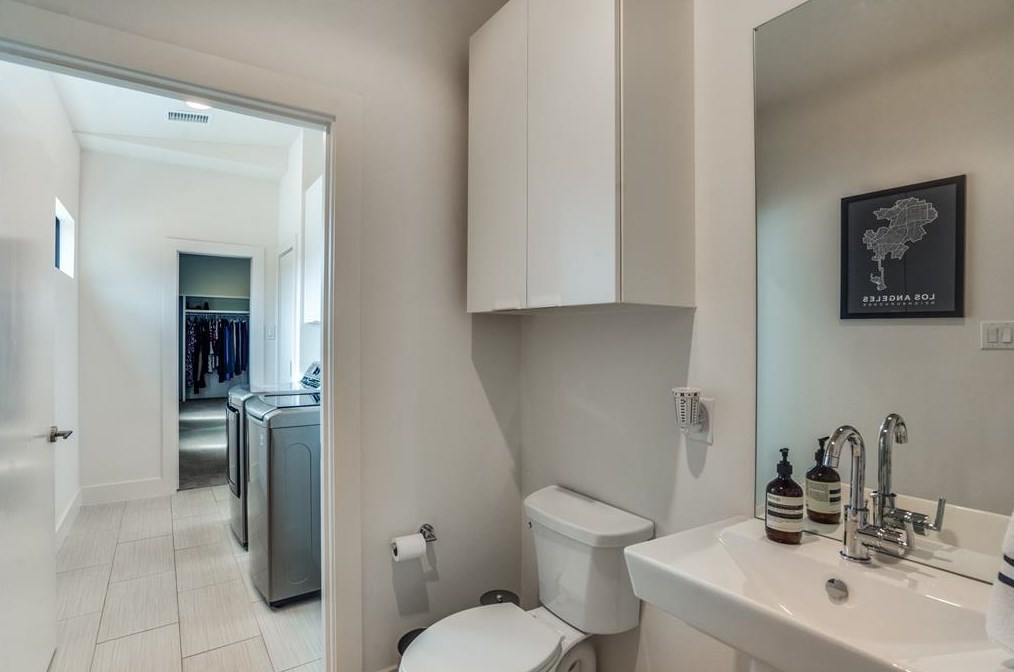 9831 Ontario Ln, Dallas TX 75220-1919 exterior