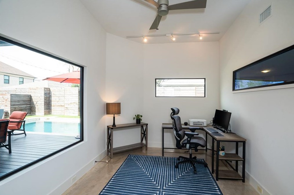 9831 Ontario Ln, Dallas TX 75220-1919 exterior