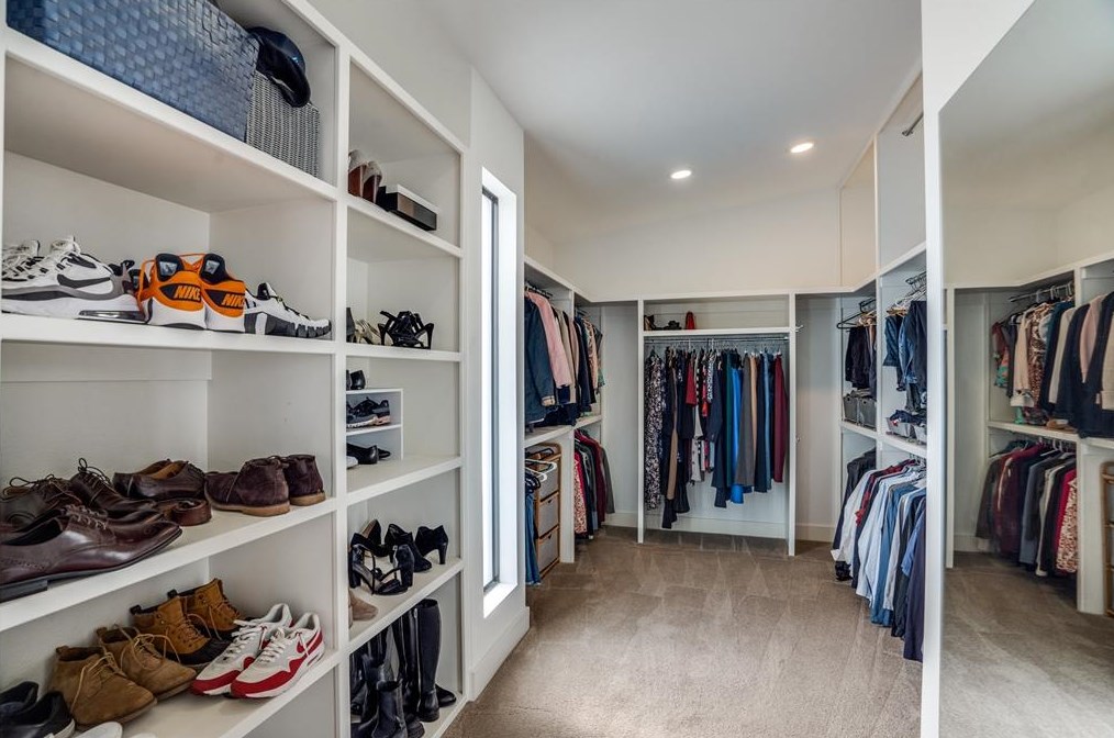 9831 Ontario Ln, Dallas TX 75220-1919 exterior