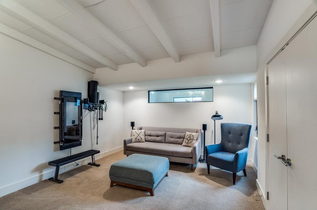 9831 Ontario Ln, Dallas TX 75220-1919 exterior