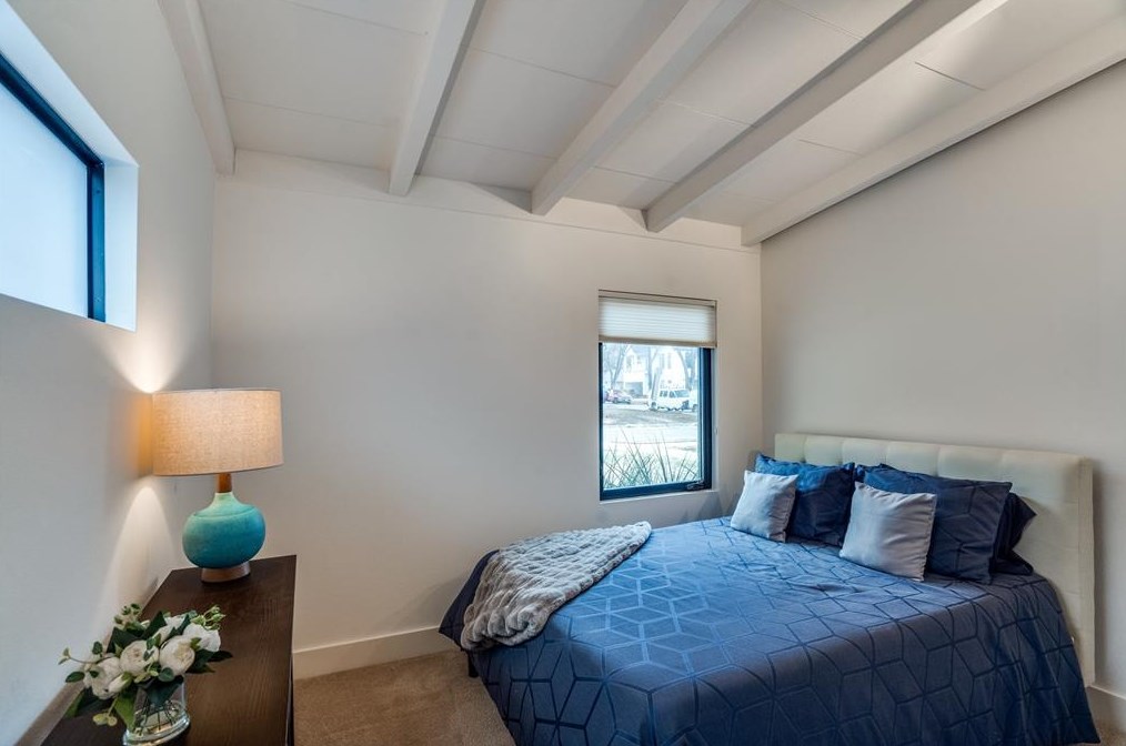 9831 Ontario Ln, Dallas TX 75220-1919 exterior