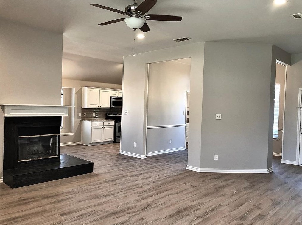 8221 Lake Bend Dr, Rowlett TX  75088-8915 exterior