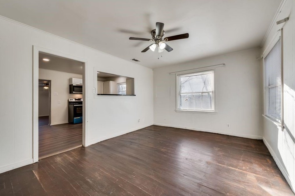 1513 Walnut St, Grand Prairie TX  75050-3831 exterior
