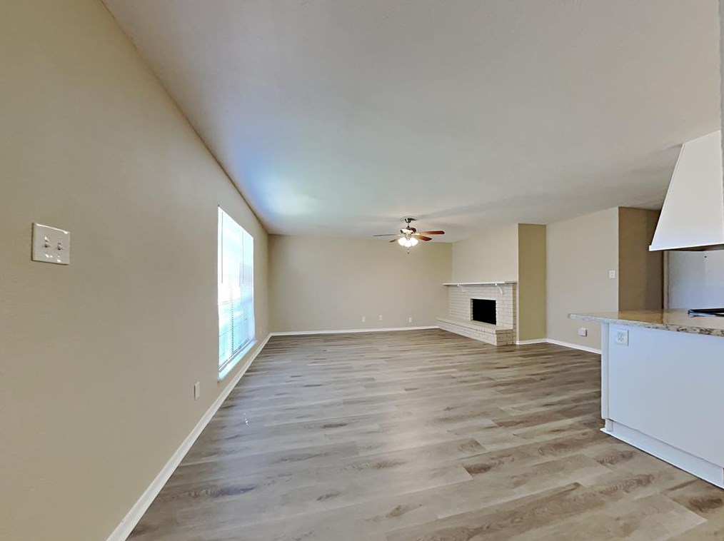 9324 Timberbluff Rd, Dallas TX  75249-1224 exterior