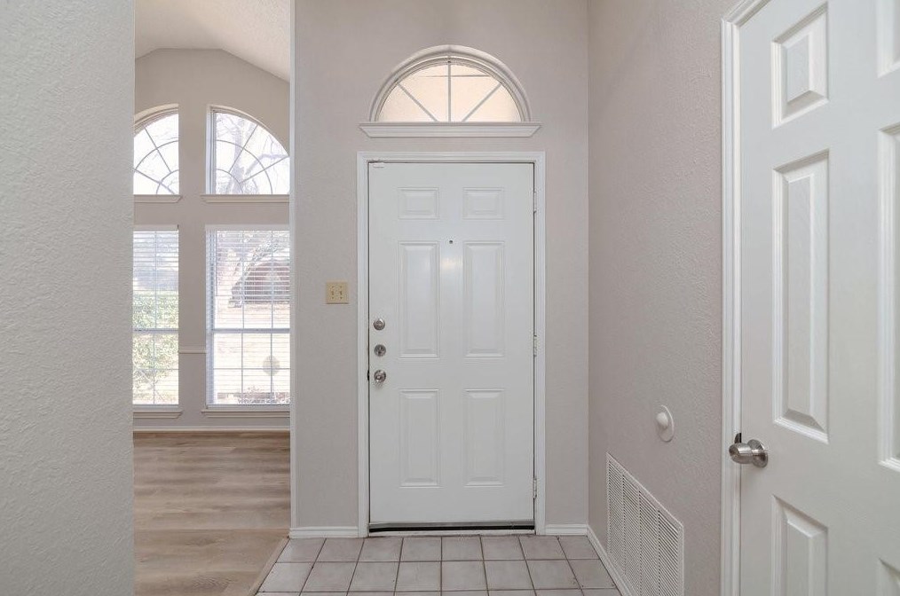 6813 Aimpoint Dr, Plano TX  75023-1853 exterior