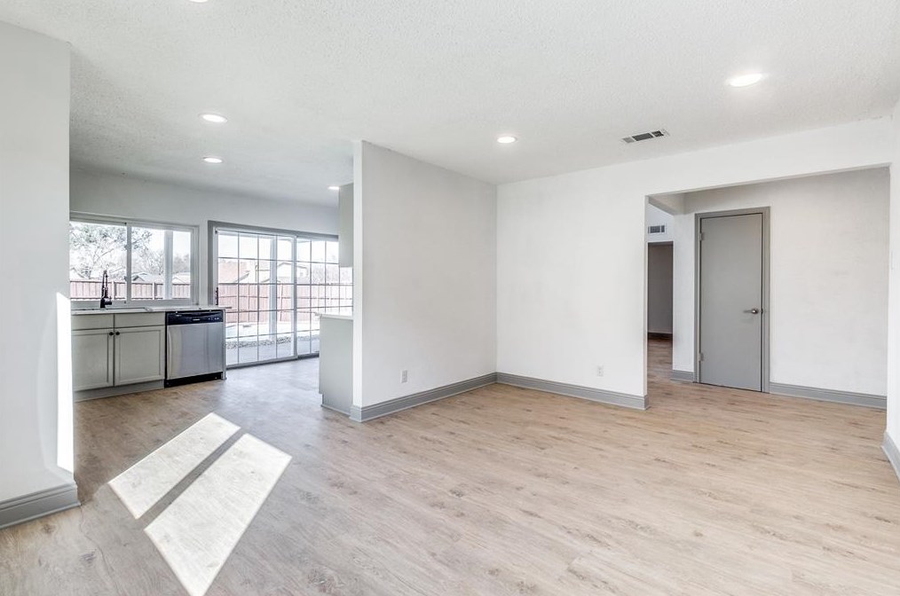 701 Via Del Rey, Mesquite TX 75150-3022 exterior