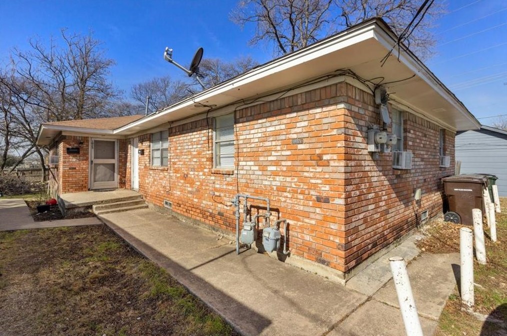 1025 G Ave, Plano TX  75074-6846 exterior