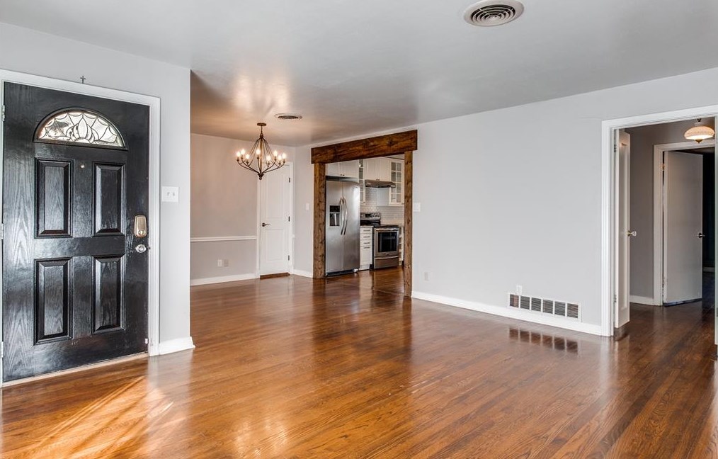 580 Peavy Rd, Dallas TX  75218-2188 exterior