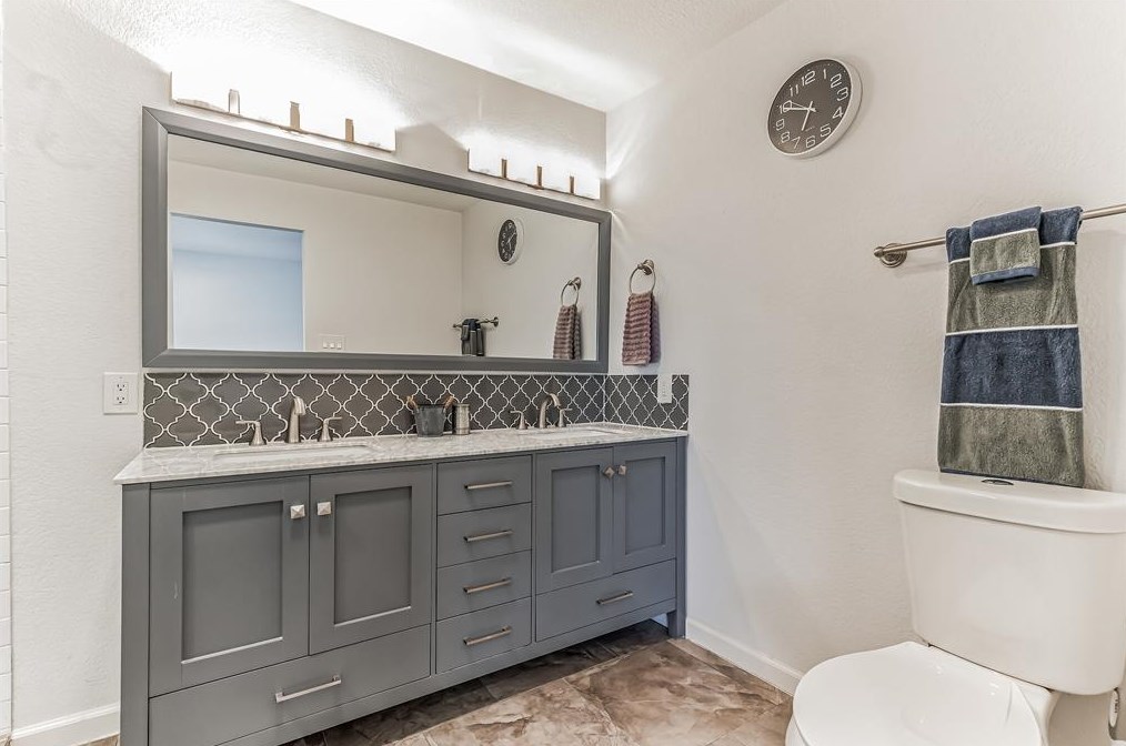 1008 White Ave, Mckinney TX 75069-1750 exterior