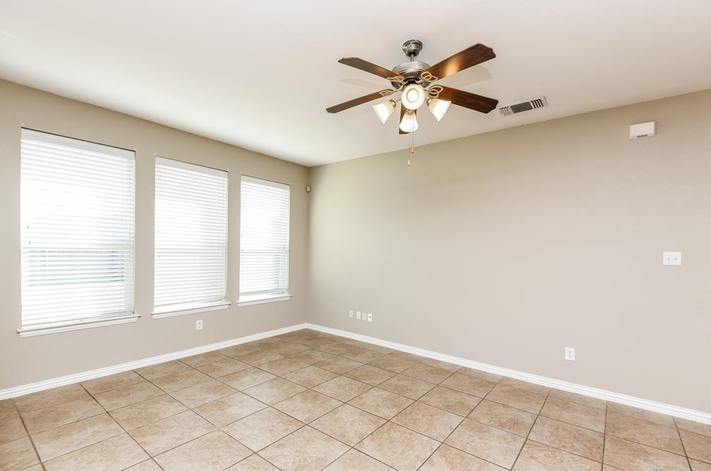 208 Kennedy Dr, Crowley TX  76036-4057 exterior