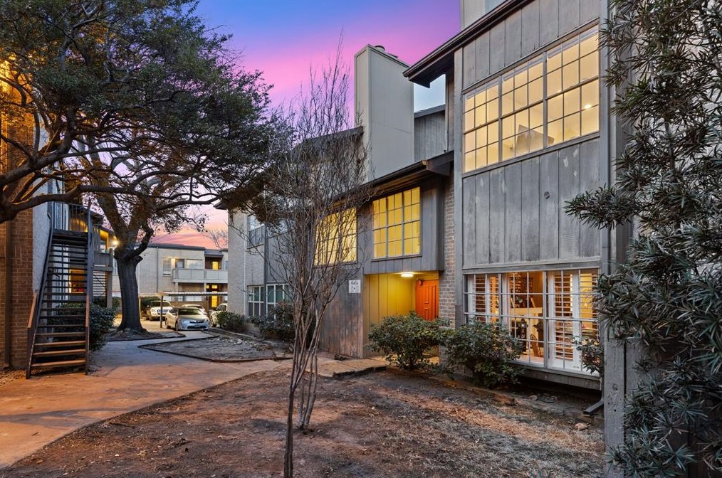 10404 High Hollows Dr, Dallas TX  75230-4923 exterior