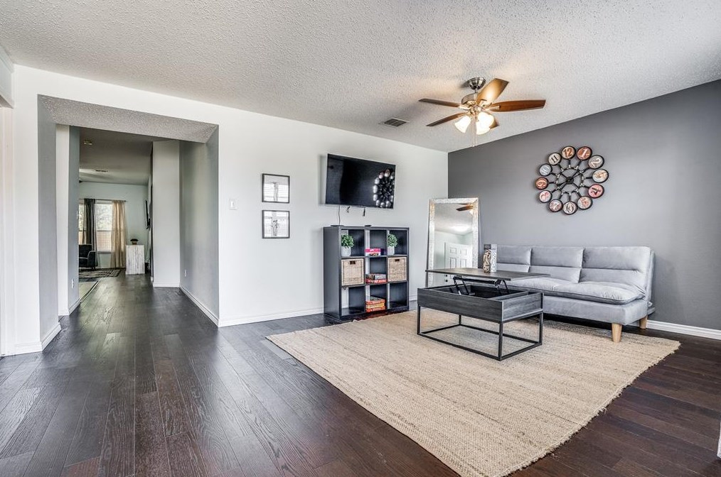 2459 Lost Mesa, Grand Prairie TX  75052-7889 exterior