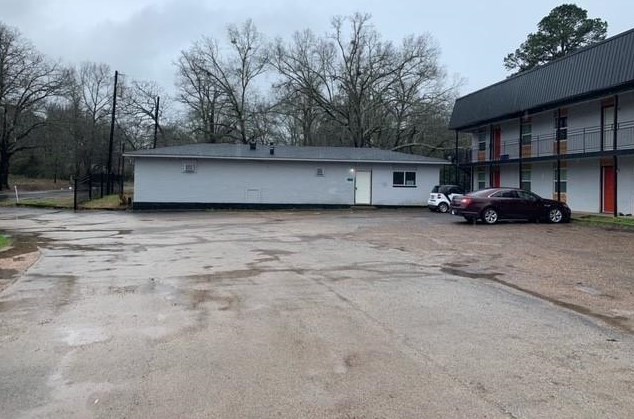 429 Johnson St, Longview TX  75602-4261 exterior