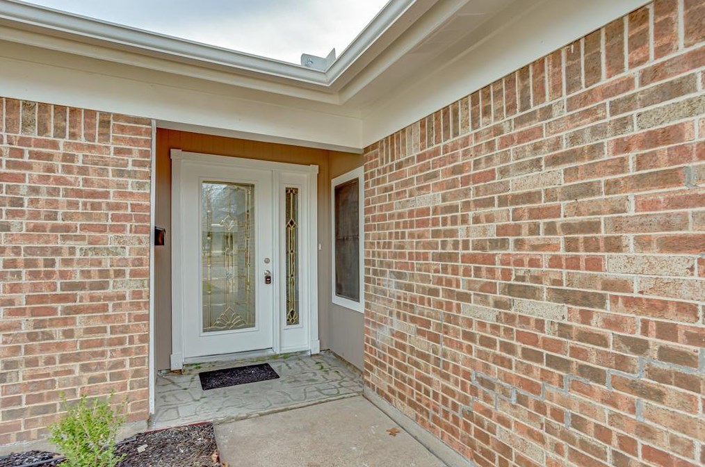 524 Wallace Dr, Crowley TX  76036-3241 exterior