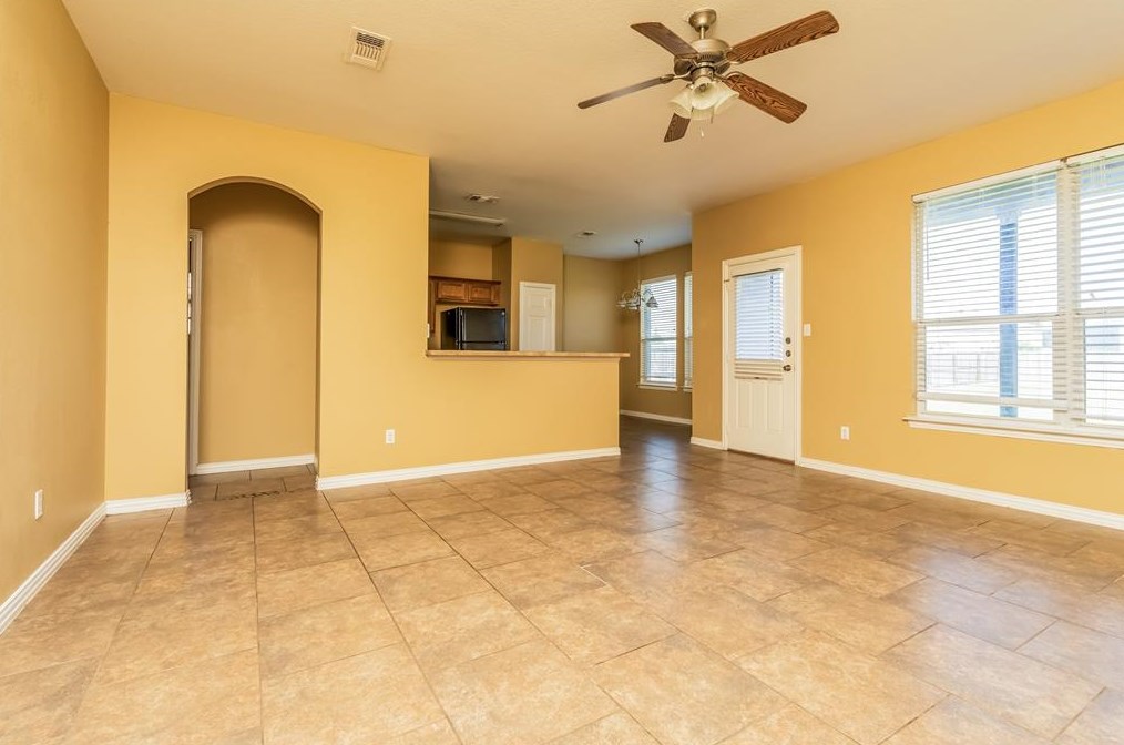 242 Kennedy Dr, Crowley TX  76036-4057 exterior