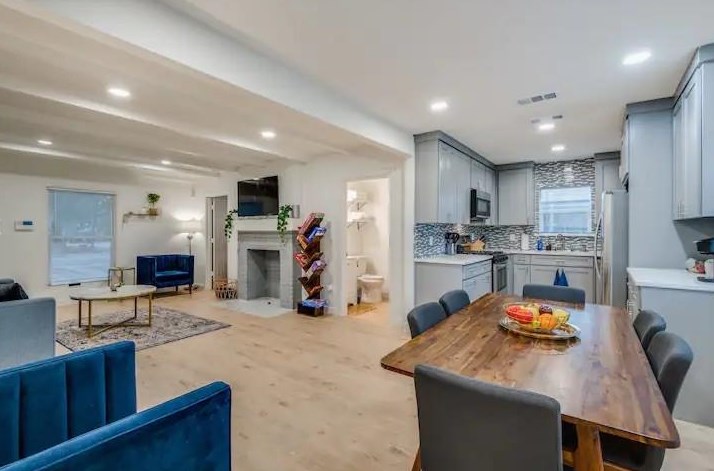 2327 Langdon Ave, Dallas TX  75235-3204 exterior