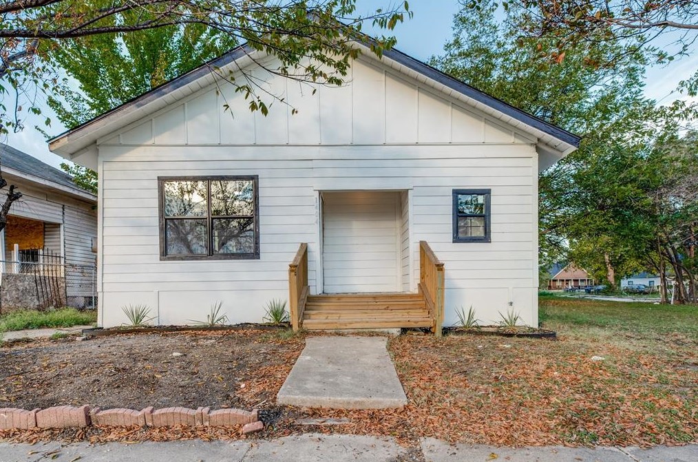 1404 Evans Ave, Fort Worth TX  76104-7501 exterior