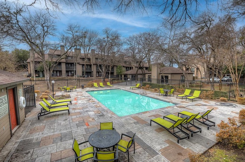 9910 Royal Ln, Dallas TX  75231-1818 exterior