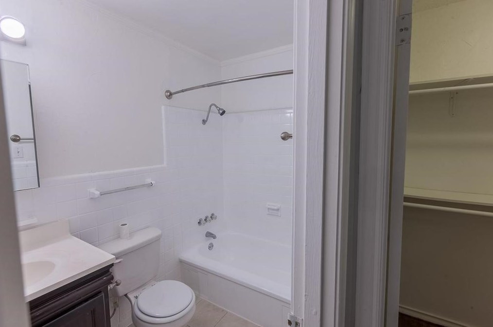 4717 Worth St, Dallas TX  75246-1154 exterior