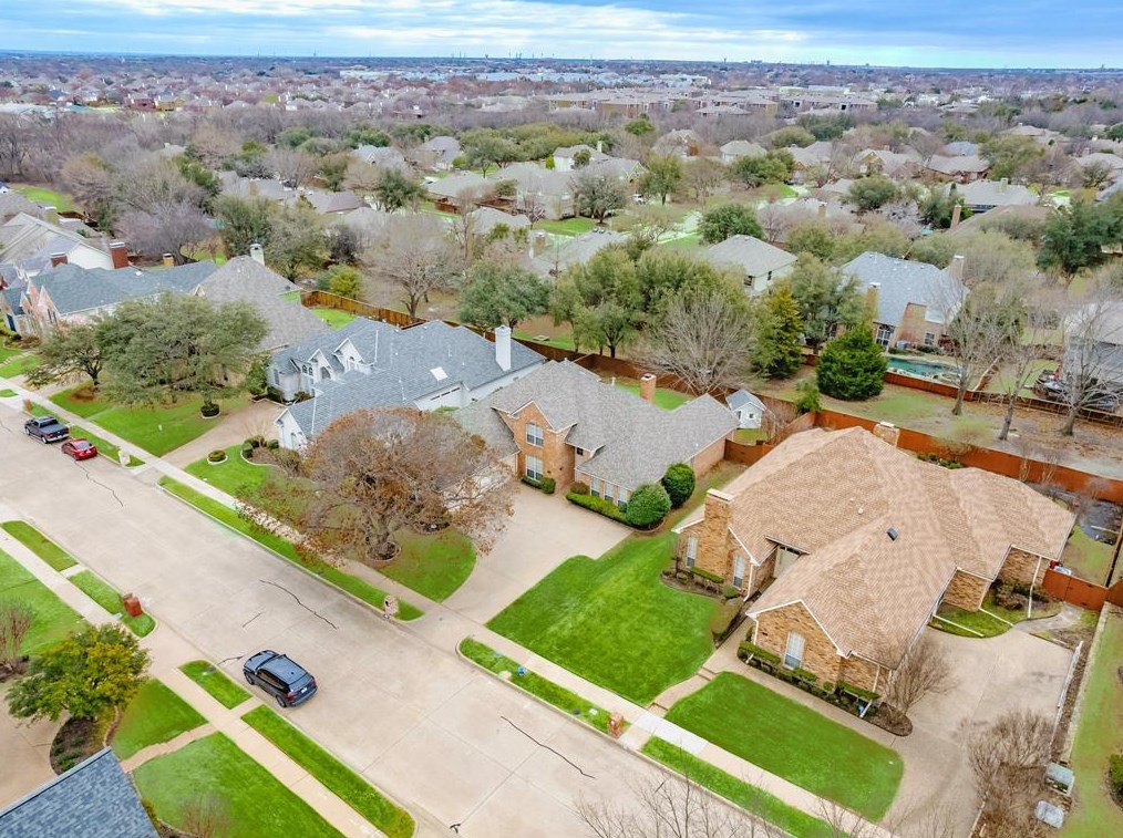 1209 Hl Crk Dr, Mckinney TX  75070-5231 exterior