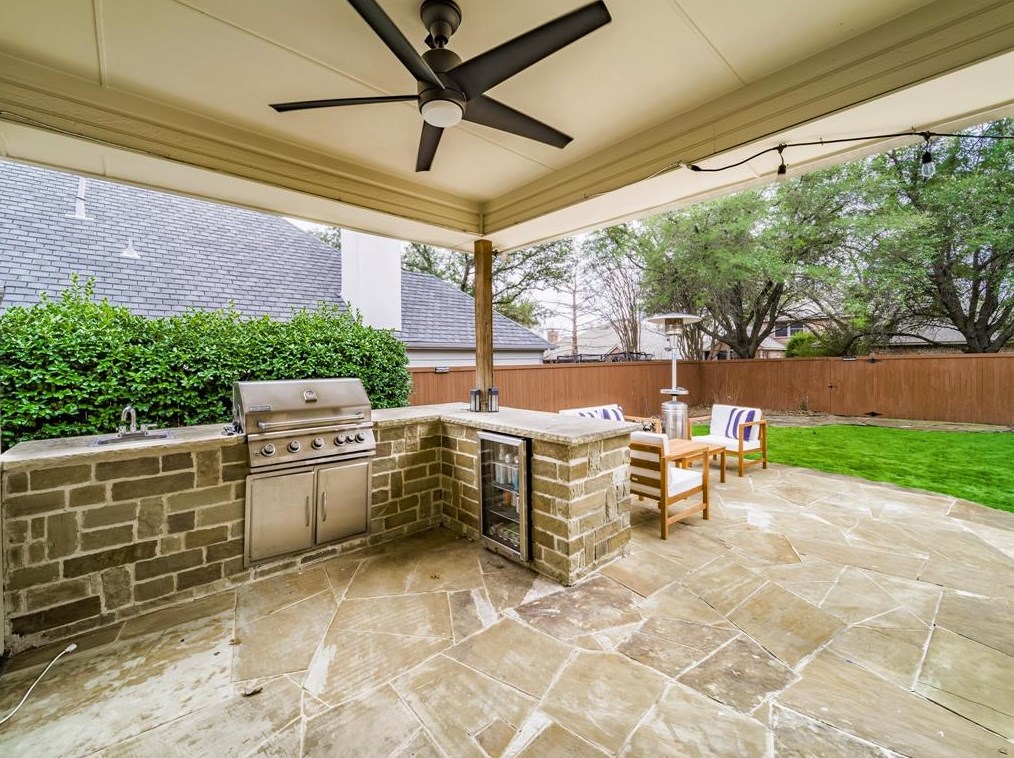 1209 Hl Crk Dr, Mckinney TX  75070-5231 exterior